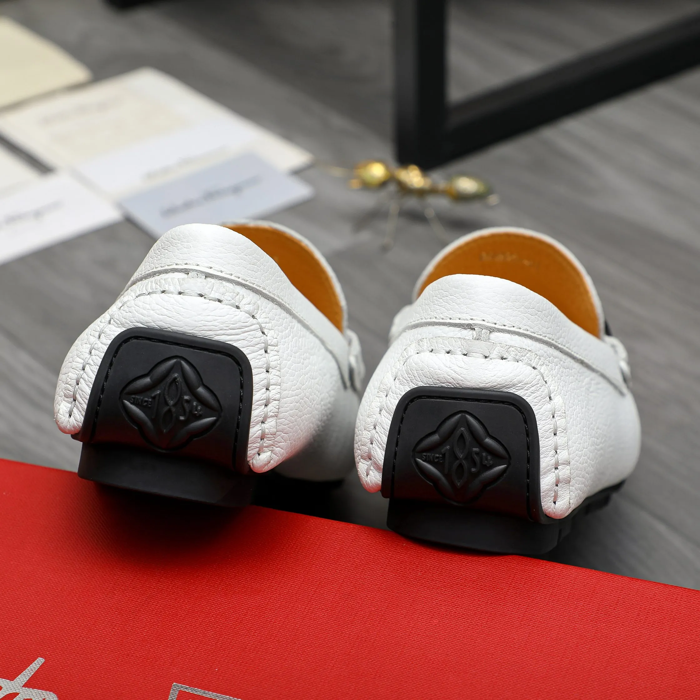 Men's shoes 💰p380 Product trademark: Ferragamo " Ferragamo ] Casual slip-on men's shoes Regular size: 38-45 Product material: Selected pebbled cowhide upper, pigskin lining, rubber outsole